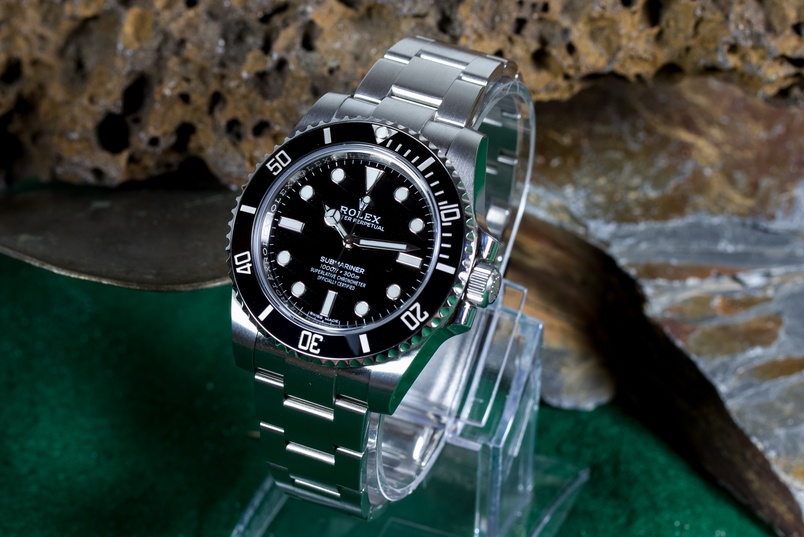 Lên dây cót đồng hồ Rolex